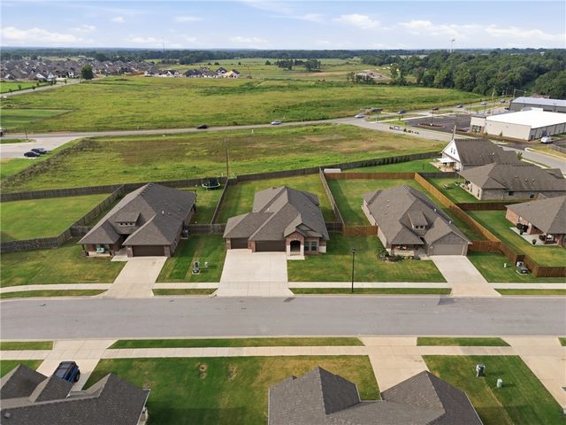 2305 Carper Lane, Pea Ridge, AR 72751