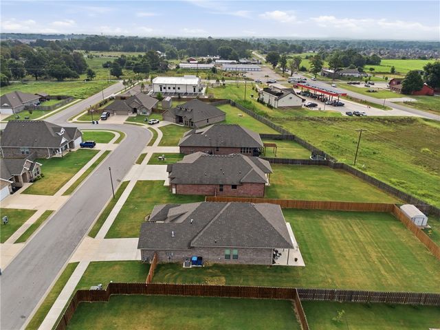 2305 Carper Lane, Pea Ridge, AR 72751