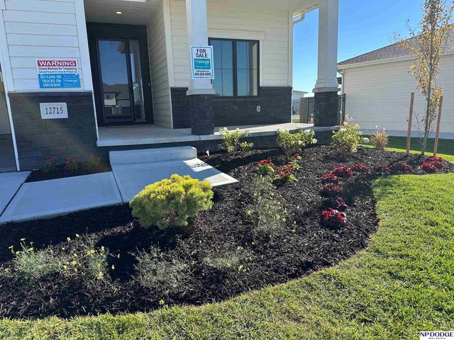 12715 S 79 Street, Papillion, NE 68046