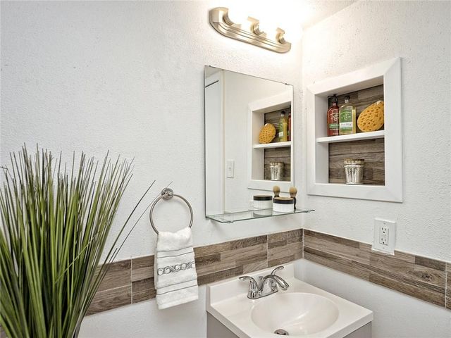 1840 Burton DR 226, Austin, TX 78741