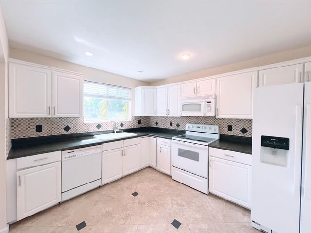 2032 Discovery Circle E, Deerfield Beach, FL 33442