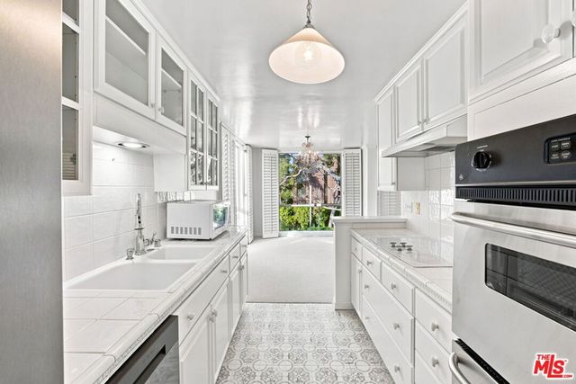 2301 S Beverly Glen Boulevard 301, Los Angeles, CA 90064