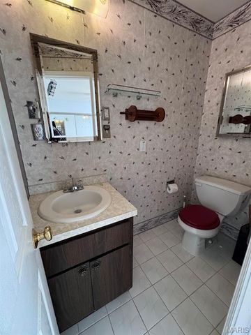 10008 Sakura Drive, Unincorporated, MO 63128