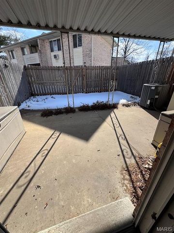 10008 Sakura Drive, Unincorporated, MO 63128