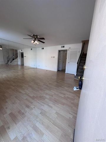 10008 Sakura Drive, Unincorporated, MO 63128