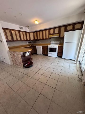 10008 Sakura Drive, Unincorporated, MO 63128