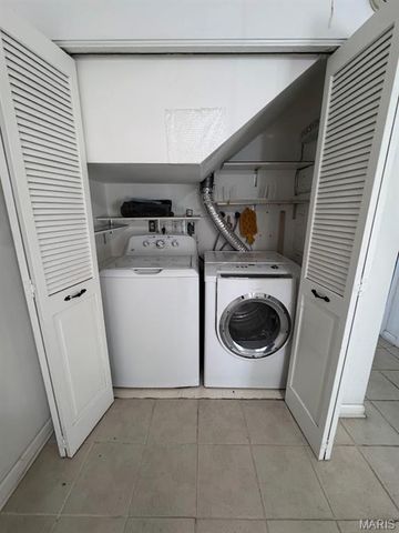 10008 Sakura Drive, Unincorporated, MO 63128