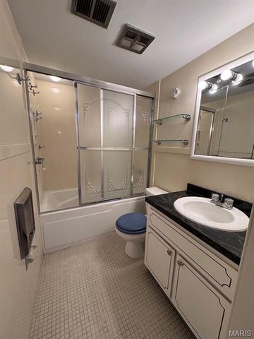 10008 Sakura Drive, Unincorporated, MO 63128