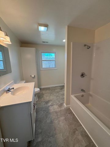 915 Muddy Creek Road, Piney Flats, TN 37686