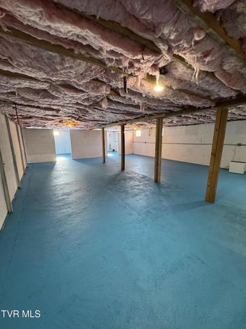 915 Muddy Creek Road, Piney Flats, TN 37686