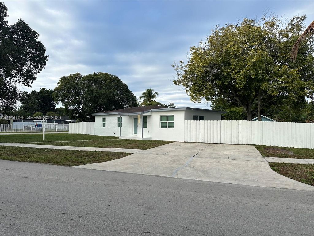 Image 1 of property listing at 19450 NW 6th Ave, Miami Gardens, FL 33169