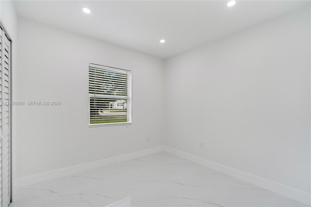 Image 13 of property listing at 19450 NW 6th Ave, Miami Gardens, FL 33169