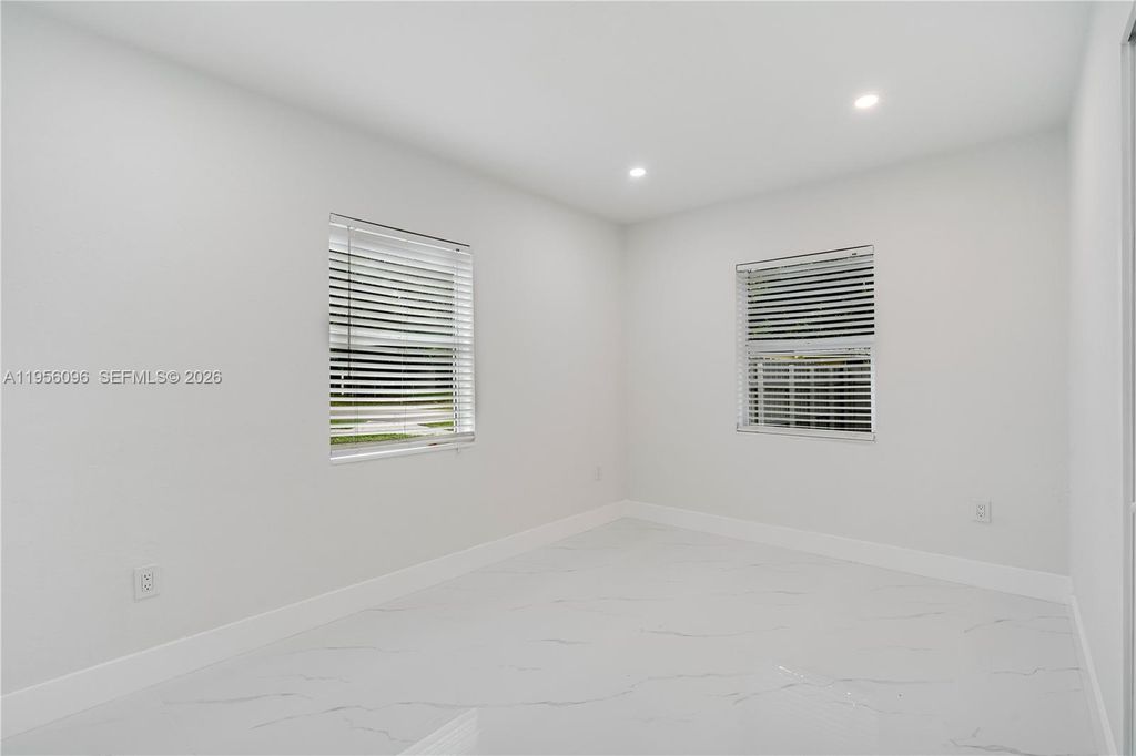 Image 14 of property listing at 19450 NW 6th Ave, Miami Gardens, FL 33169