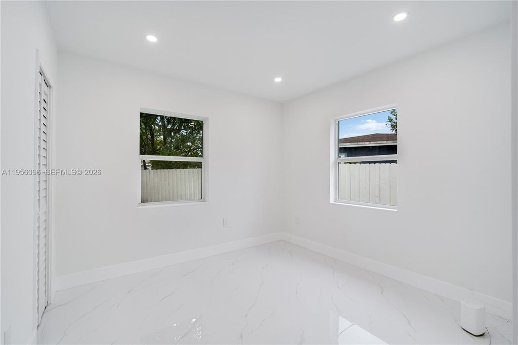 Image 15 of property listing at 19450 NW 6th Ave, Miami Gardens, FL 33169