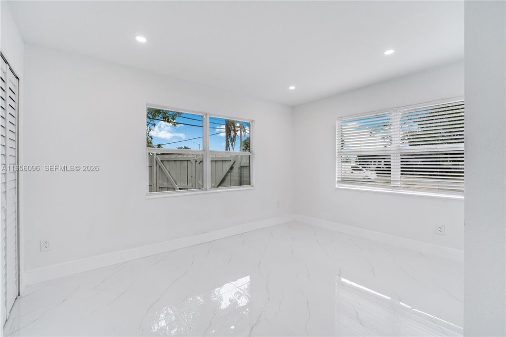 Image 17 of property listing at 19450 NW 6th Ave, Miami Gardens, FL 33169