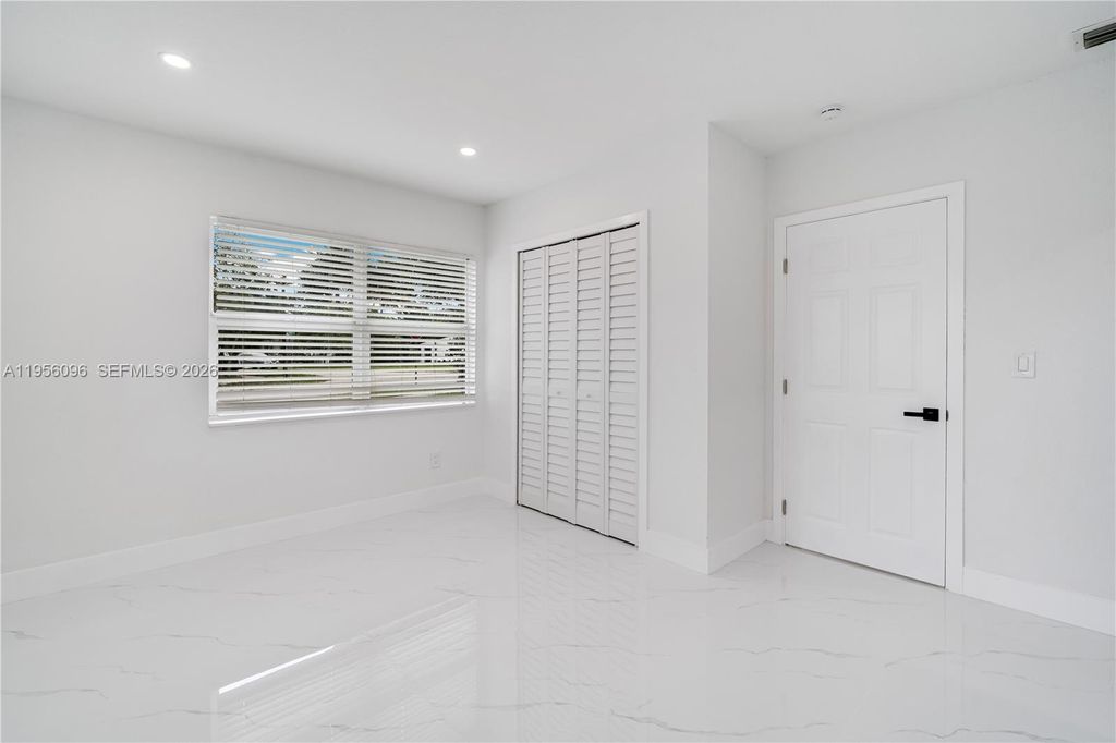 Image 18 of property listing at 19450 NW 6th Ave, Miami Gardens, FL 33169