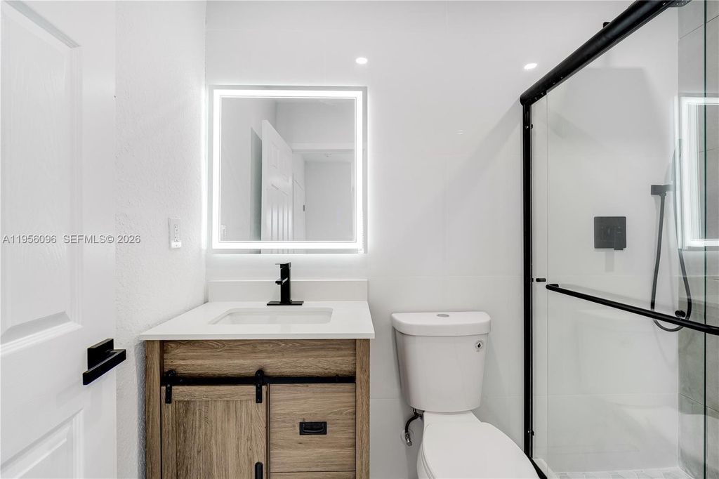 Image 20 of property listing at 19450 NW 6th Ave, Miami Gardens, FL 33169