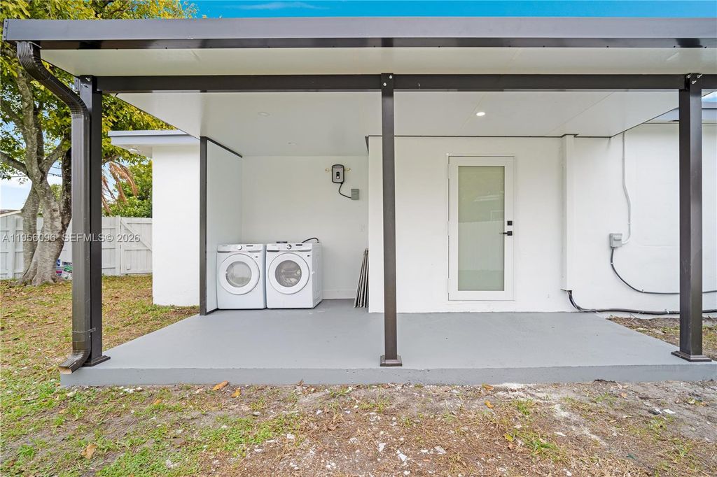 Image 22 of property listing at 19450 NW 6th Ave, Miami Gardens, FL 33169