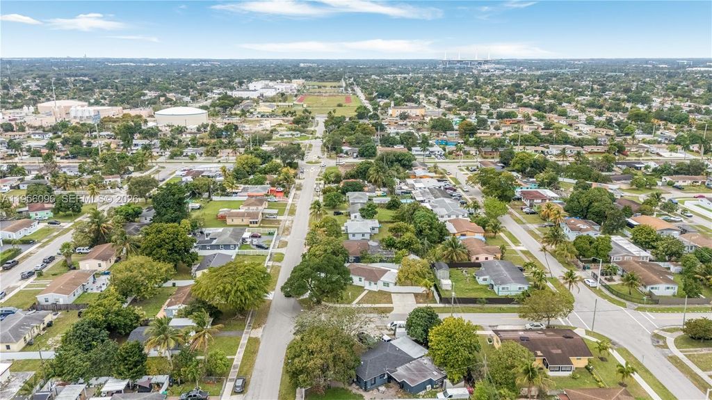 Image 31 of property listing at 19450 NW 6th Ave, Miami Gardens, FL 33169