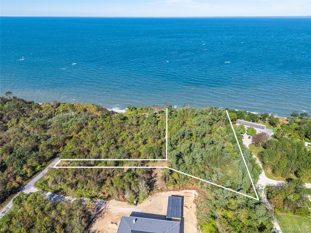 6121 Oregon Road, Cutchogue, NY 11935