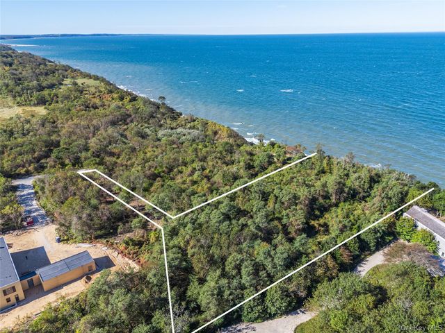 6121 Oregon Road, Cutchogue, NY 11935