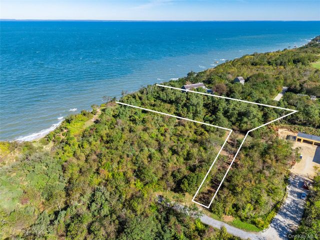 6121 Oregon Road, Cutchogue, NY 11935