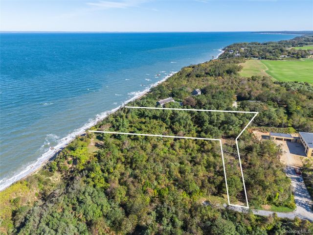 6121 Oregon Road, Cutchogue, NY 11935