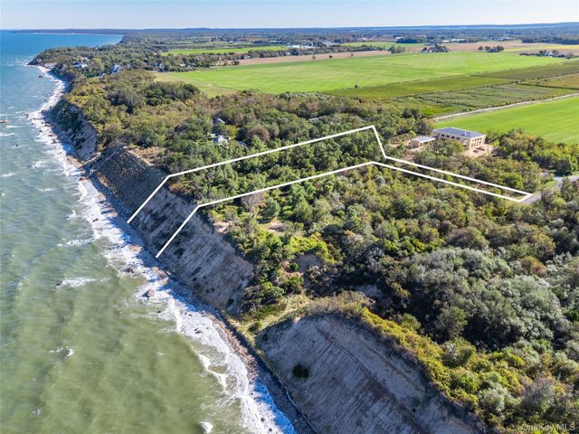 6121 Oregon Road, Cutchogue, NY 11935