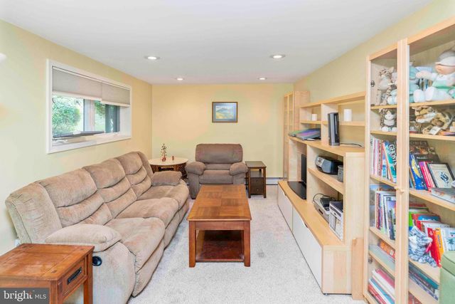 245 HAMPSHIRE DR, Chalfont, PA 18914