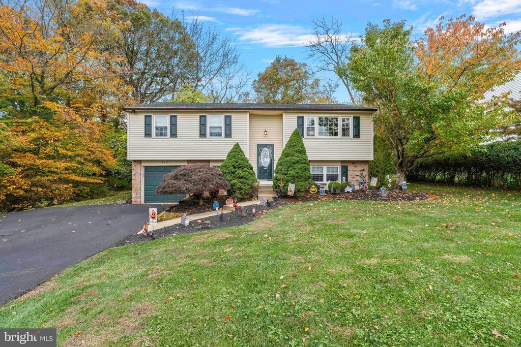 245 HAMPSHIRE DR, Chalfont, PA 18914