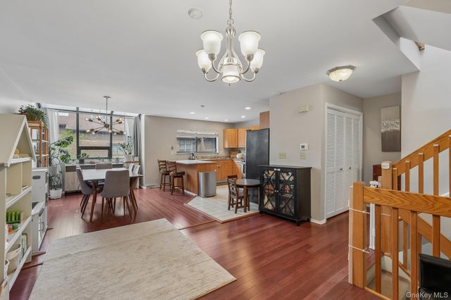 42 Tulip Court, Nanuet, NY 10954
