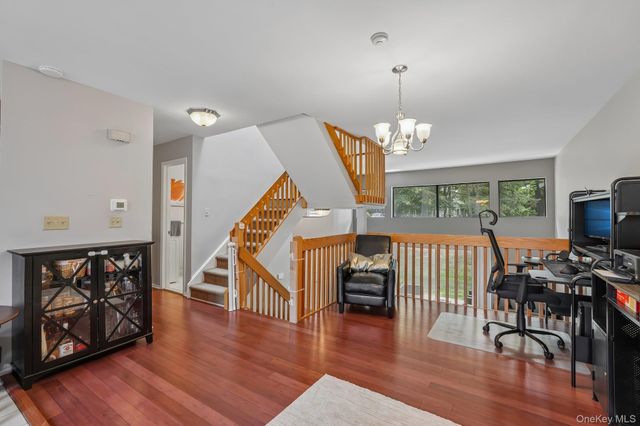 42 Tulip Court, Nanuet, NY 10954