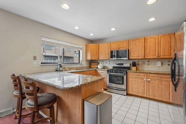 42 Tulip Court, Nanuet, NY 10954