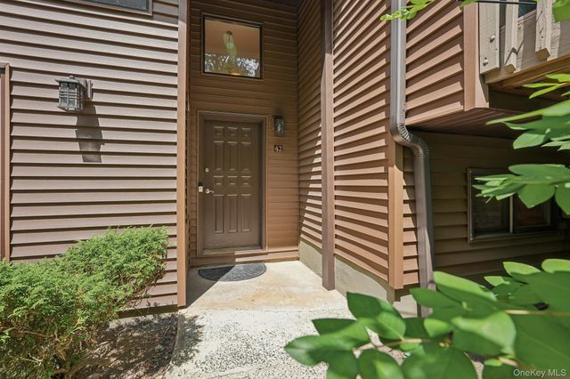 42 Tulip Court, Nanuet, NY 10954