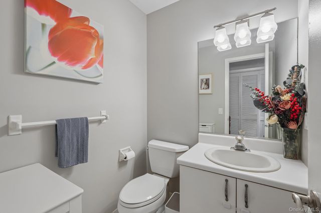 42 Tulip Court, Nanuet, NY 10954