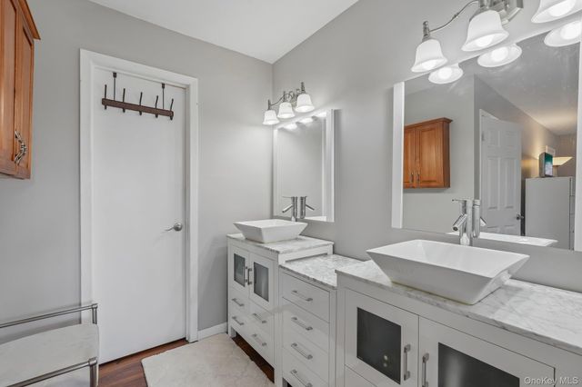 42 Tulip Court, Nanuet, NY 10954