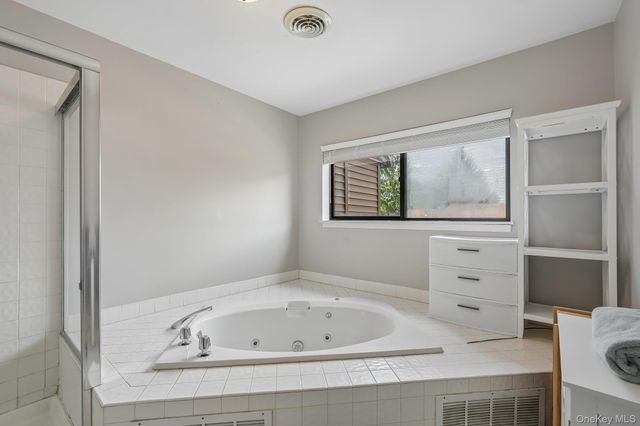 42 Tulip Court, Nanuet, NY 10954
