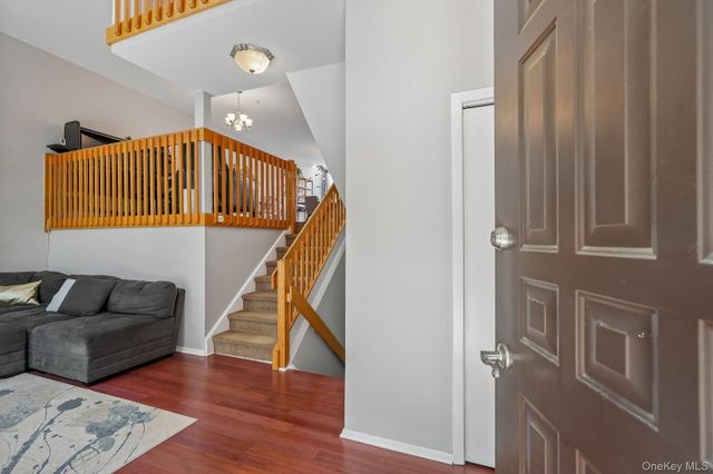 42 Tulip Court, Nanuet, NY 10954