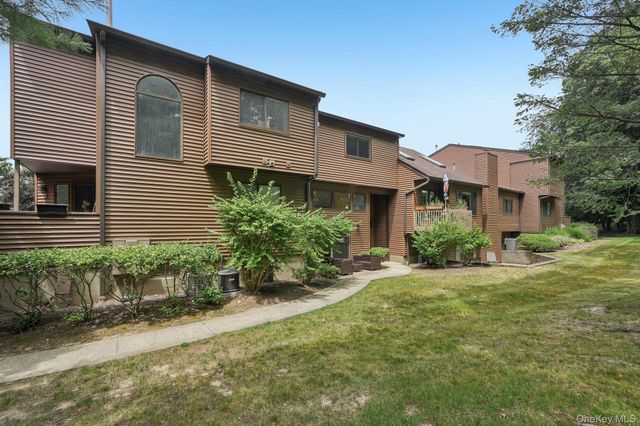 42 Tulip Court, Nanuet, NY 10954