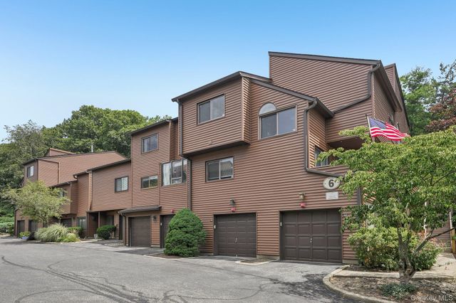42 Tulip Court, Nanuet, NY 10954