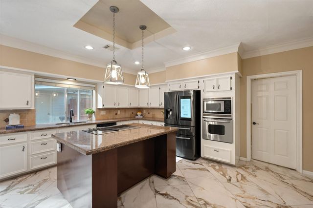4422 Pine Breeze Drive, Kingwood, TX 77345