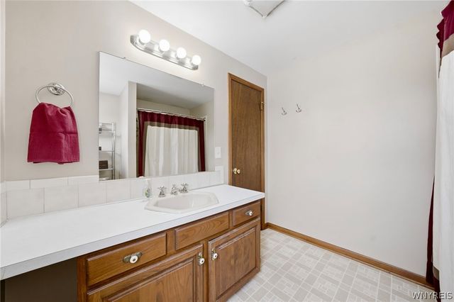 2208 Katherine Drive, Wheatfield, NY 14304