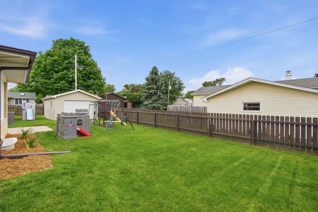 3701 Kennedy Drive, East Moline, IL 61244