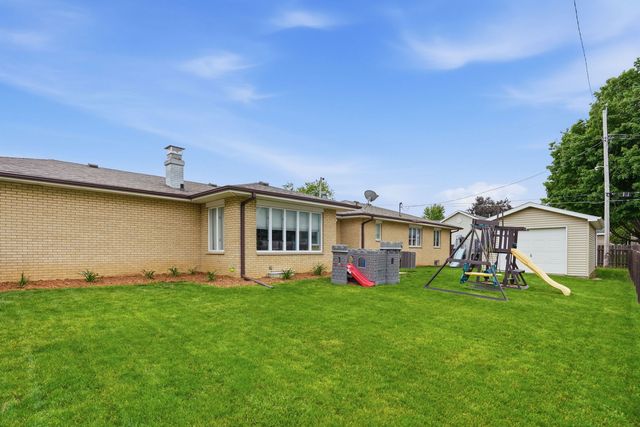 3701 Kennedy Drive, East Moline, IL 61244