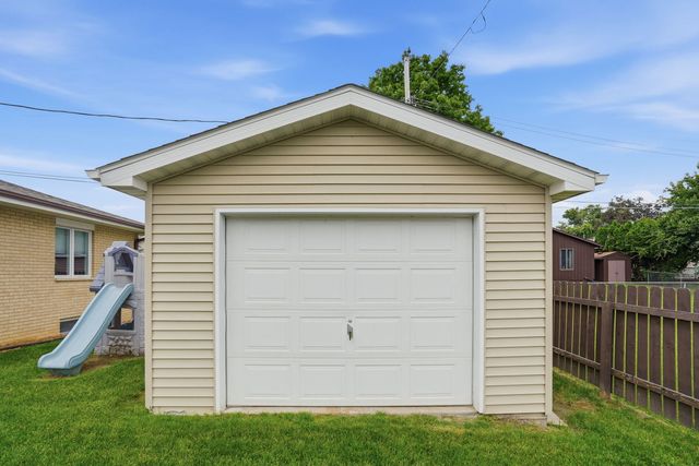 3701 Kennedy Drive, East Moline, IL 61244