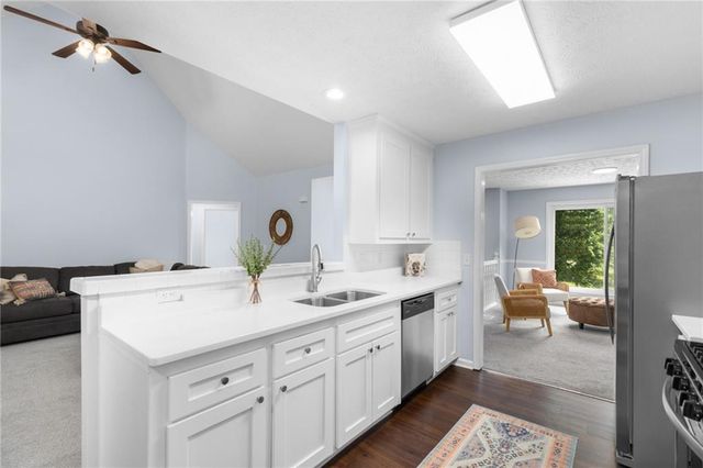 106 Hearthstone Drive, Woodstock, GA 30189