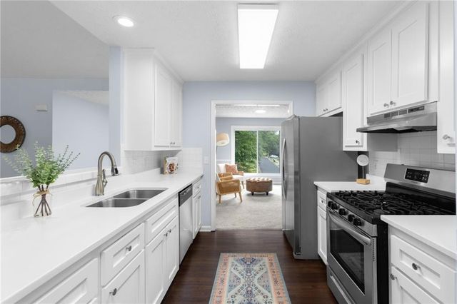 106 Hearthstone Drive, Woodstock, GA 30189