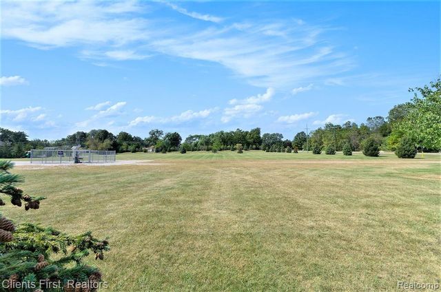 60975 Stonecrest Drive, Washington, MI 48094