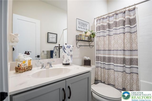6922 Cedar Drive, East Allen Twp, PA 18014