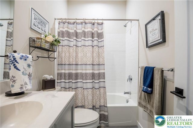 6922 Cedar Drive, East Allen Twp, PA 18014